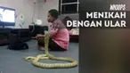 Walau terdengar tak masuk akal, namun siapa sangka pria ini telah hidup bersama selama dua tahun dengan ular tersebut.