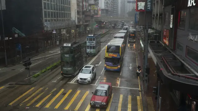 Badai Tropis Ma-on Lintasi Hong Kong