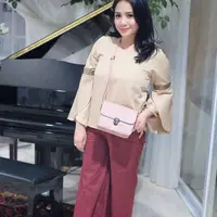 Gaya sederhana seleb ini bikin netizen berdecak kagum. (Sumber foto: raffinagita1717/instagram)