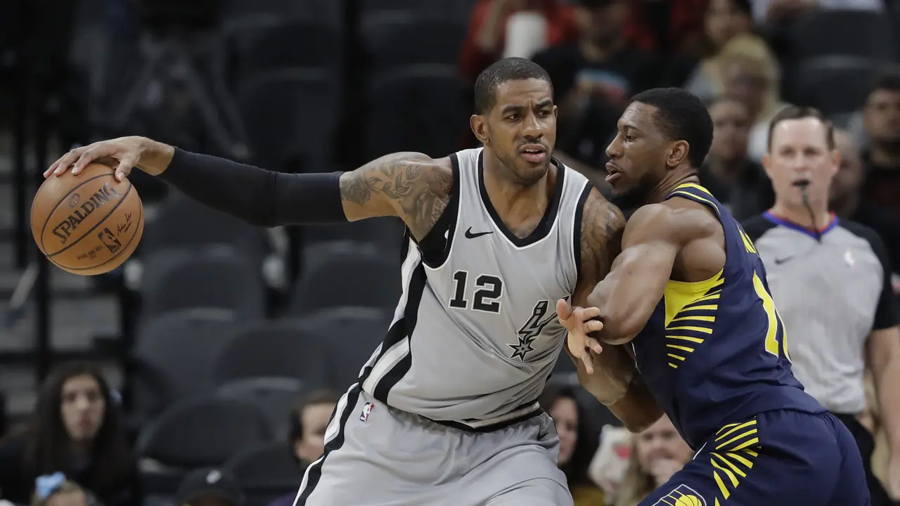Bintang Spurs LaMarcus Aldridge tak berkutik saat melawan Pacers