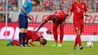 Pemain Bayern Muenchen Joshua Kimmich mengalami cedera usai ditekel keras gelandang AC Milan Nigel De Jong