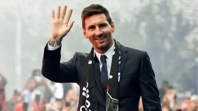 FOTO: Gempita Fans PSG Sambut Lionel Messi