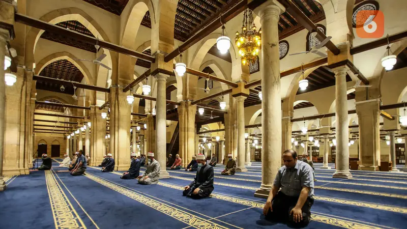 Suasana Salat Tarawih di Masjid al-Azhar Kairo