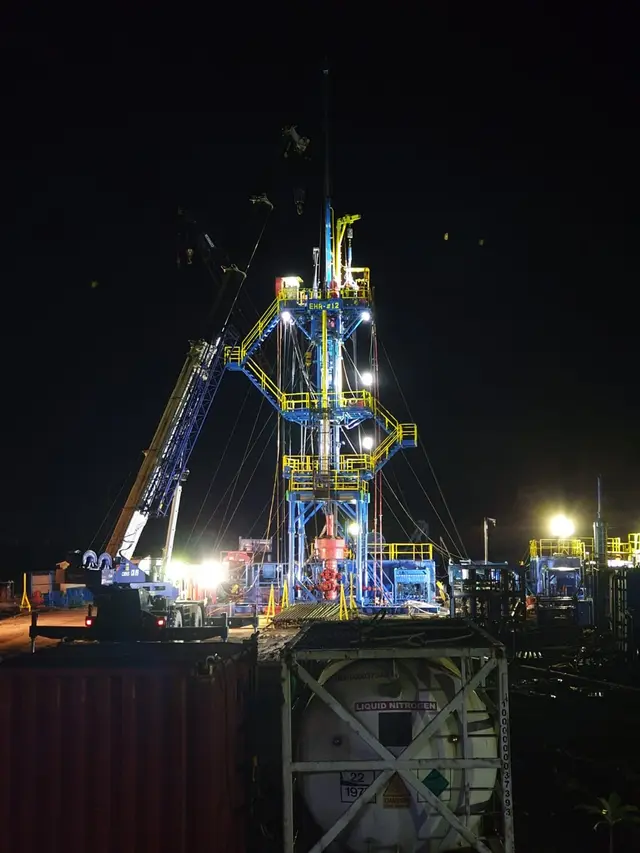 SKK Migas bersama Pertamina Hulu Sanga Sanga berhasil menemukan sumber hidrokarbon berupa gas melalui pengeboran Sumur Eksplorasi Helios D-1X. Sumur eksplorasi tersebut terletak di Desa Jawa, Kecamatan Sanga Sanga, Kabupaten Kutai Kartanegara, Kalimantan.