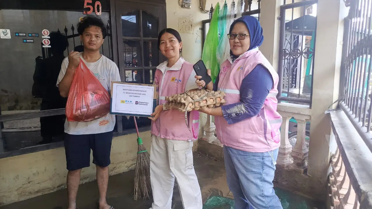 PLN Icon Plus salurkan bantuan korban banjir di Medan.