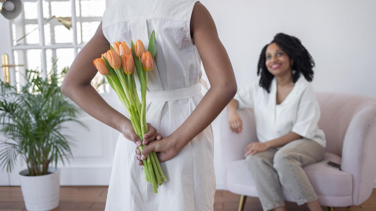 16 Puisi Hari Ibu sebagai Cermin Kasih Sayang, Rangkaian Kata Penuh Makna dan Cinta