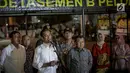 Presiden Jokowi memberikan keterangan pers Bom Kampung Melayu di Terminal Kampung Melayu Kamis (25/5) malam. Jokowi meminta kepada  masyarakat Indonesia  tetap tenang dan menjaga kesatuan. (Liputan6.com/Faizal Fanani)