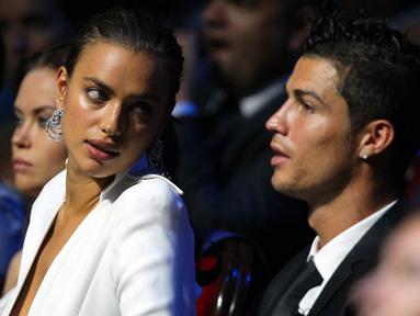 Kisah asmara Cristiano Ronaldo selalu menjadi perbincangan. Irina Shayk merupakan salah satu dari sekian banyak wanita yang pernah intim dengan Ronaldo. (AFP/Valery Hache)