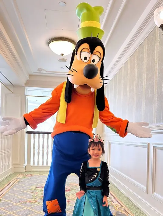 Semenjak bercerai dengan David Herbowo, Shandy Aulia sering kali mengajak sang putri berlibur. [Instagram/shandyaulia]