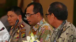 PT Angkasa Pura II menggelar konferensi pers terkait penanganan bagasi, Banten, Rabu (6/1/2016). PT Angkasa Pura II akan menambah CCTV sebanyak 30 persen dan bekerjasama dengan kepolisian dan pihak maskapai. (Liputan6.com/Faisal R Syam)