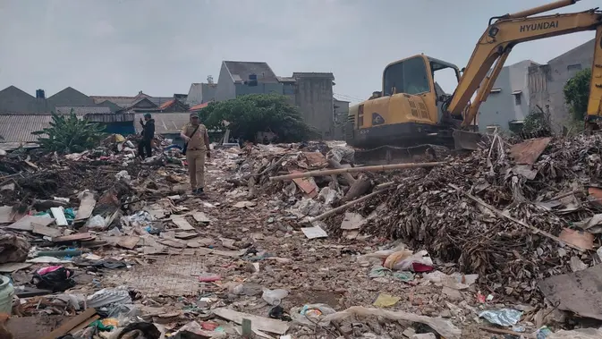 Warga Jakarta Dilarang Bakar Sampah Sembarangan