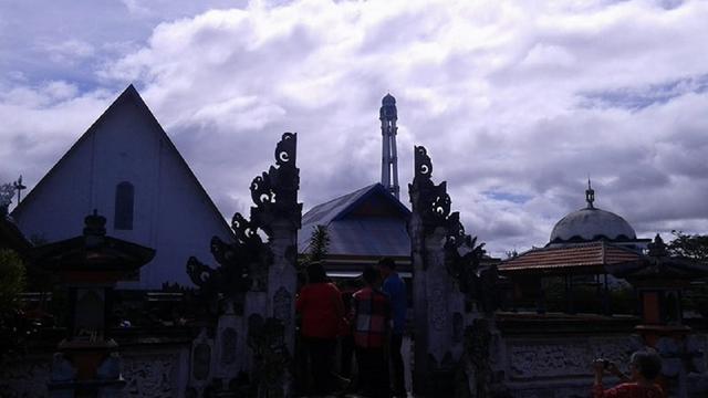 Pagi Damai Di Antara Pura Masjid Dan Gereja Regional Liputan6 Com