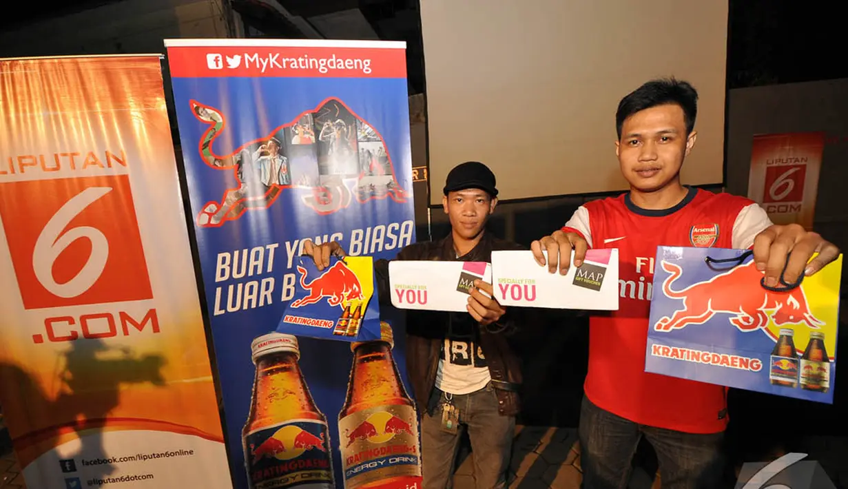 Liputan6.com menggelar nobar Liverpool vs Arsenal bekerja sama dengan Kratingdaeng dan didukung oleh Nexmedia di 7 Eleven, Jakarta, Minggu ( 21/12/2014)(Liputan6.com/Miftahul Hayat) 