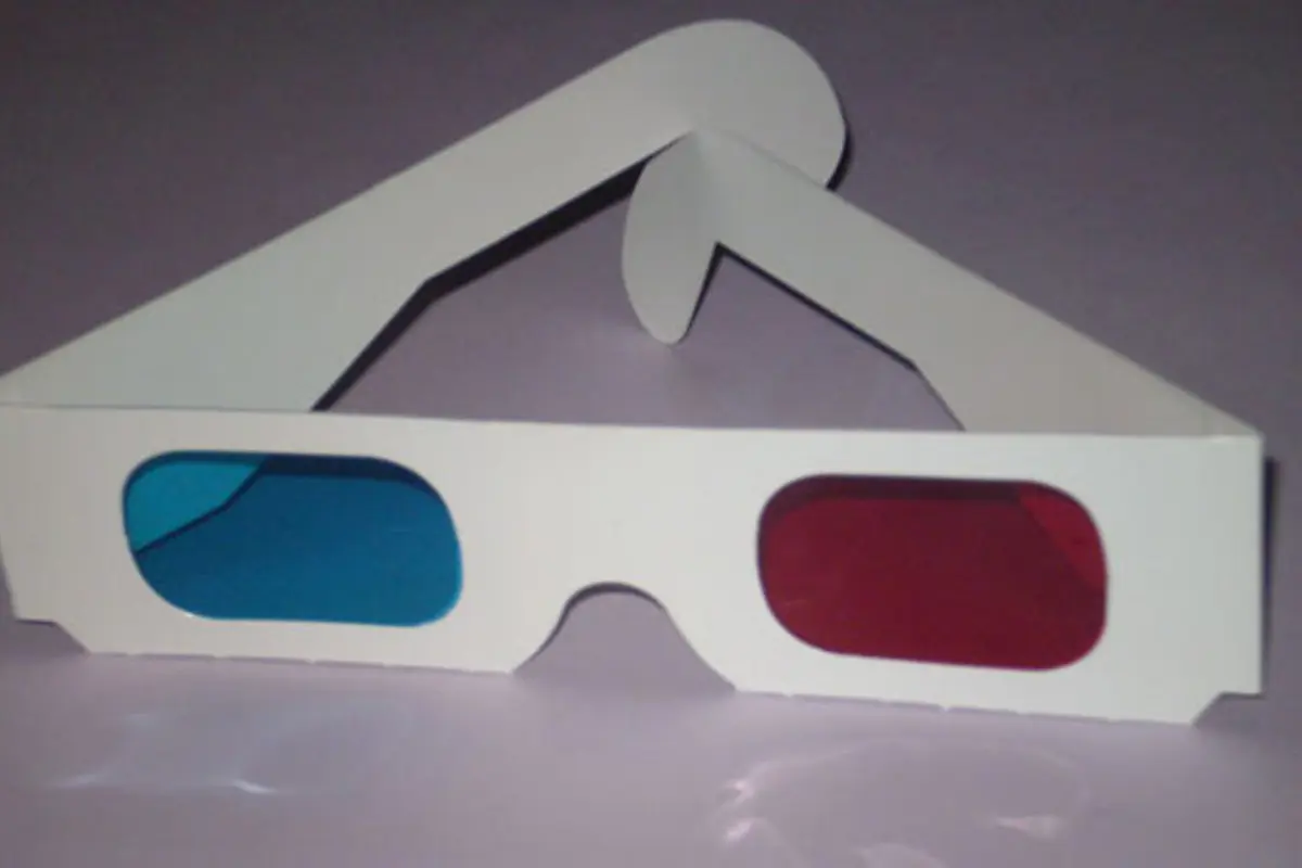 Nostalgia 90-an: Kacamata Karton 3D Bikin Paling Kece Sendiri