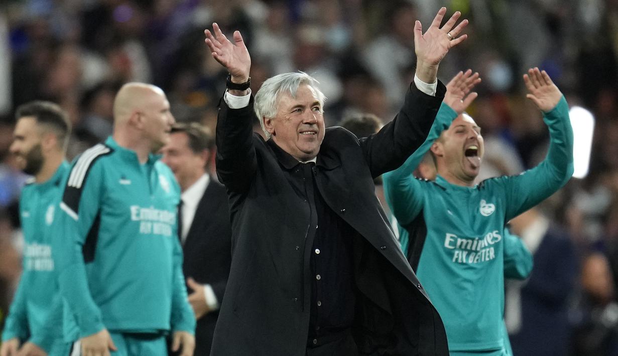 <p>Carlo Ancelotti. Pelatih asal Italia berusia 62 tahun yang kini menjalani musim pertama di periode keduanya bersama Real Madrid ini menjadi pelatih yang paling banyak tampil di laga final Liga Champions, yaitu sebanyak 5 kali termasuk yang terbaru musim 2021/2022 ini. Dari 4 laga final sebelumnya, 3 kali dilakoninya bersama AC Milan (2002/2003, 2004/2005 dan 2006/2007) dan 1 kali bersama Real Madrid di musim 2013/2014. Hanya di musim 2004/2005 ia kalah di final, sementara 3 laga final lainnya berujung juara. (AP/Manu Fernandez)</p>