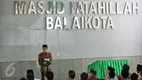 Presiden Joko Widodo memberikan sambutan pada acara peresmian Masjid Fatahillah Komplek Balai Kota, Jakarta, Jumat (29/1/2016). Masjid ini terdiri dari dua lantai dengan luas 410 meter persegi dan 594 meter persegi. (Liputan6.com/Faizal Fanani) 