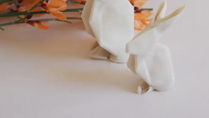 [Bintang] Kreasi Baru di Dunia Seni, Kertas Diubah Jadi Keramik