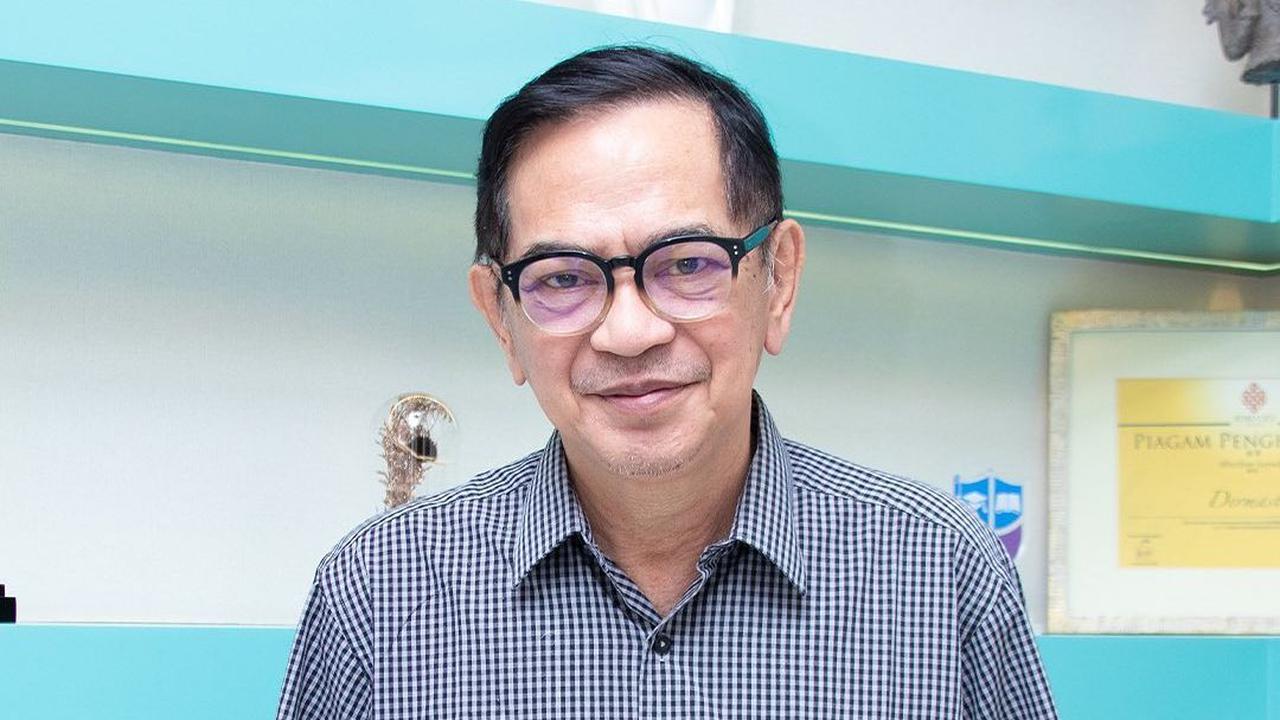 Penampilan Ray Sahetapy yang tampak berbeda disampaikan para netizen lewat kolom komentar.