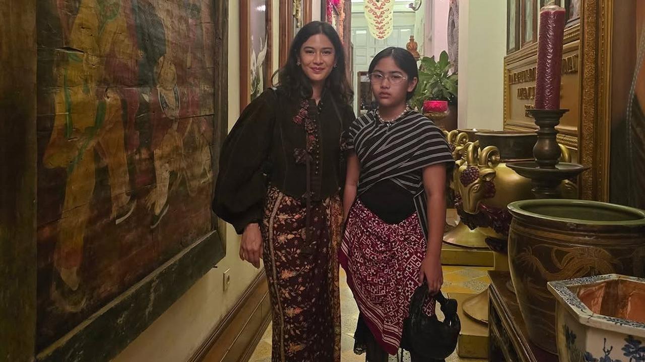Potret Dian Sastro Kenakan Batik di Berbagai Momen (credit: instagram/therealdisastr)