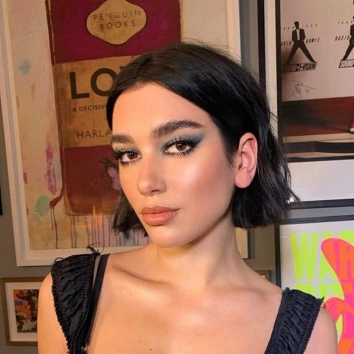 Potret Dua Lipa dengan Gaya Rambut Parisian Bob-nya (©Pinterest)