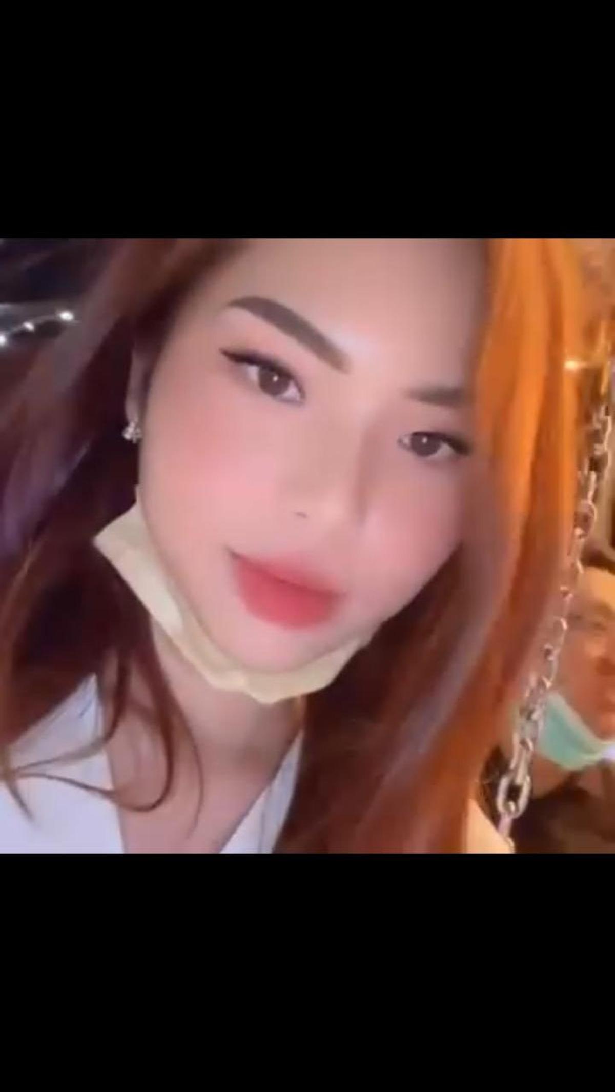Wanita 19 tahun ini juga merekam video kebersamaannya dengan suami di Batu Night Spectacular.