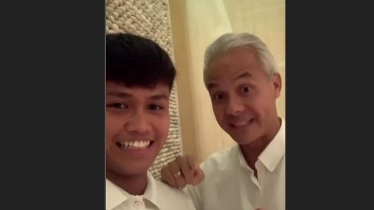 Ganjar Pranowo saat bertemu pemain timnas U-20 Hokky Caraka. (Istimewa)