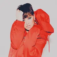 Riasan mata dramatis pun tidak pernah ketinggalan untuk mendukung gaya Agnez Mo. (Lakme Cosmetics)