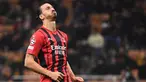Pemain depan AC Milan Zlatan Ibrahimovic bereaksi saat menghadapi FC Porto pada matchday kelima Grup B Liga Champions di San Siro, Kamis (4/11/2021) dini hari WIB. AC Milan  makin terpuruk setelah hanya mampu bermain imbang dengan Porto 1-1. (Marco BERTORELLO/AFP)
