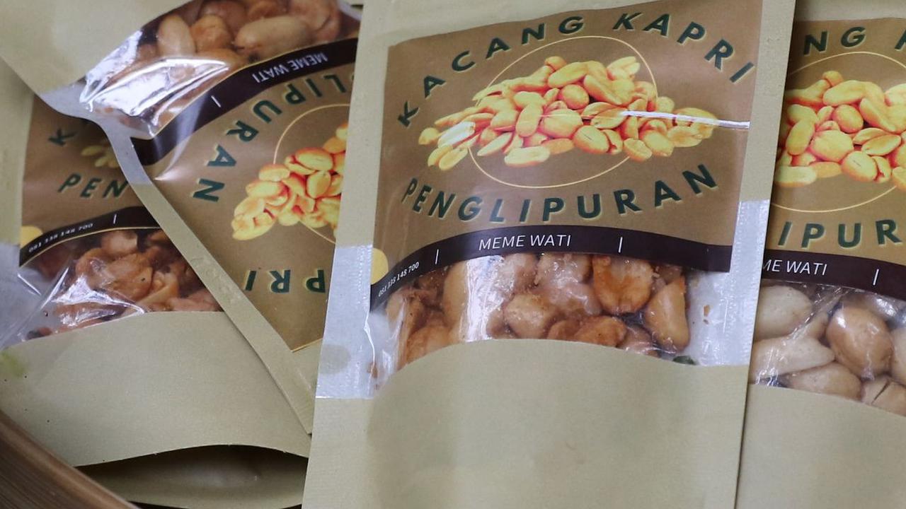 Kacang Kapri salah satu primadona penganan khas Desa Penglipuran yang dijajakan di Pasar Pelipur Lara, Kabupaten Bangli, Bali.