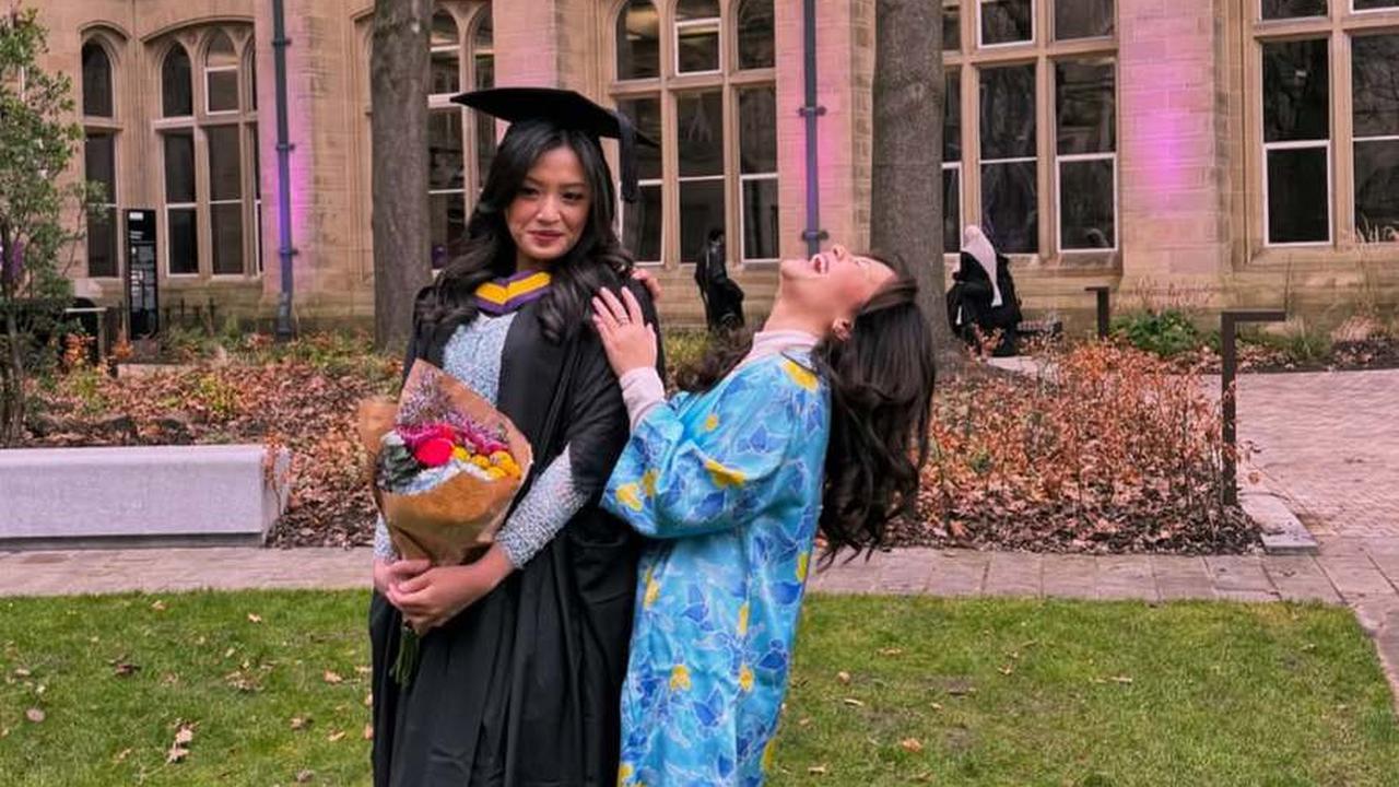 7 Potret Amel Carla Hadiri Wisuda S2 Hukum Kakaknya di Luar Negeri, Dipuji Sekeluarga Cerdas Semua