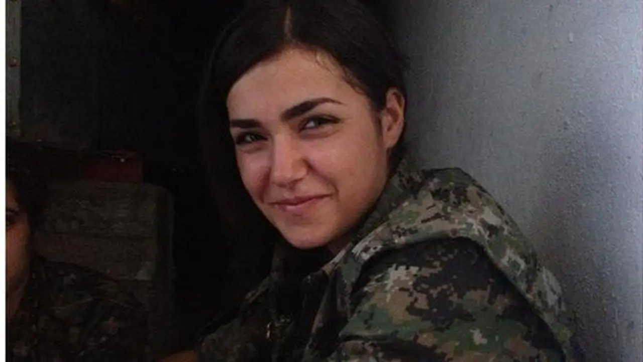 Wanita Cantik Kurdi Pilih Bunuh Diri Daripada Ditangkap ISIS