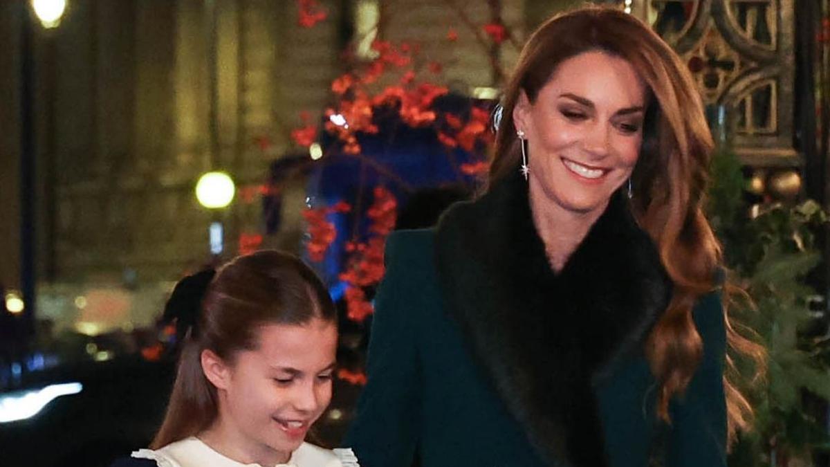 Pesona Kate Middleton dan Keluarga di Konser Natal Kerajaan 2025, Daur Ulang Mantel Lama