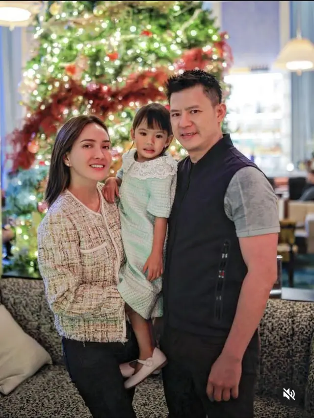 7 Potret Shandy Aulia Rayakan Natal di New York, Bareng Mantan Suami