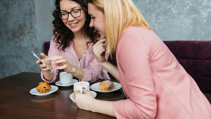 Kamu yang di Makassar Join Grup WhatsApp Fimelahood Yuk, Ada Giveaway!