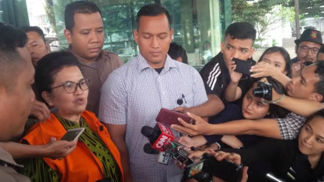 Mantan Menkes Siti Fadilah Supari Ditahan KPK