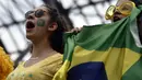 Pendukung Brasil bersemangat memberi dukungan timnya yang akan berlaga melawan Jamaika di Alpes Stadium, Prancis pada Piala Dunia Wanita 2019. (AFP/Jeff Pachoud)