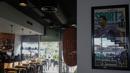 Headline dari Sunday Time yang memuat foto Cristiano Ronaldo menghiasi sudut CR7 Corner Restaurant and Bar. Ronaldo membangun bisnis pariwisata itu di kota kelahirannya Funchal.  (Bola.com/Reza Khomaini)
