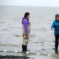 Fotografer Gedung Putih, Peter Souza mengabadikan beberapa momen menyentuh hati dari Presiden Barack Obama.