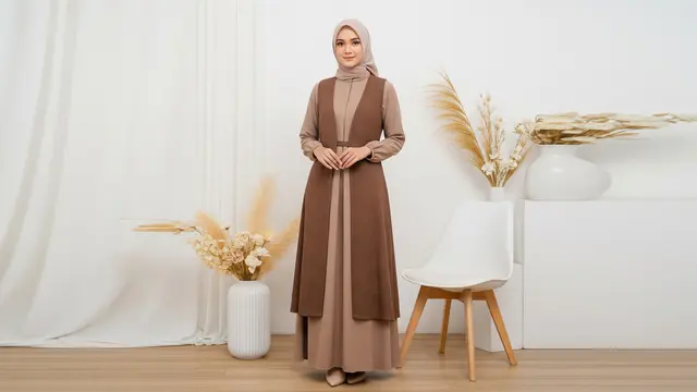 8 Model Gamis Terbaru Kombinasi Rompi yang Beri Kesan Lebih Tinggi, Modis dan Anggun Dipakai Sehari-hari