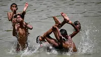 Pihak berwenang India memperingatkan akan munculnya potensi kekurangan air di tengah-tengah gelombang panas yang sedang berlangsung. (Arun SANKAR/AFP)