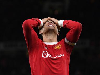 Penampilan Cristiano Ronaldo selepas kembali ke Manchester United awalnya terlihat sangat meyakinkan. Namun, seiring berjalannya waktu, CR7 bukan lagi menjadi andalan utama di skuat MU. Berikut ini 5 pemain yang dianggap lebih penting bagi MU daripada dirinya. (AFP/Paul Ellis)