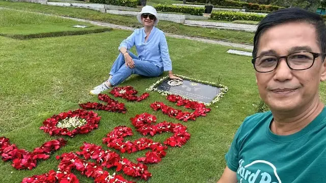 Potret Nurul Arifin dan suami di makam anak mereka (Sumber: Instagram/na_nurularifin)