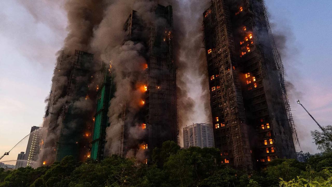 FOTO: Mengerikan! Kebakaran Hebat di Hong Kong Tewaskan 13 Warga dan Lukai Belasan Lainnya