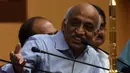 Ketua India Space Research Organisation (ISRO), Kiran Kumar menggelar konferensi pers usai peluncuran ISRO Polar Satellite Launch Vehicle (PSLV-C37) di Sriharikota, India (15/2). Keberhasilan ini membuat India menciptakan rekor dunia. (AFP PHOTO) 