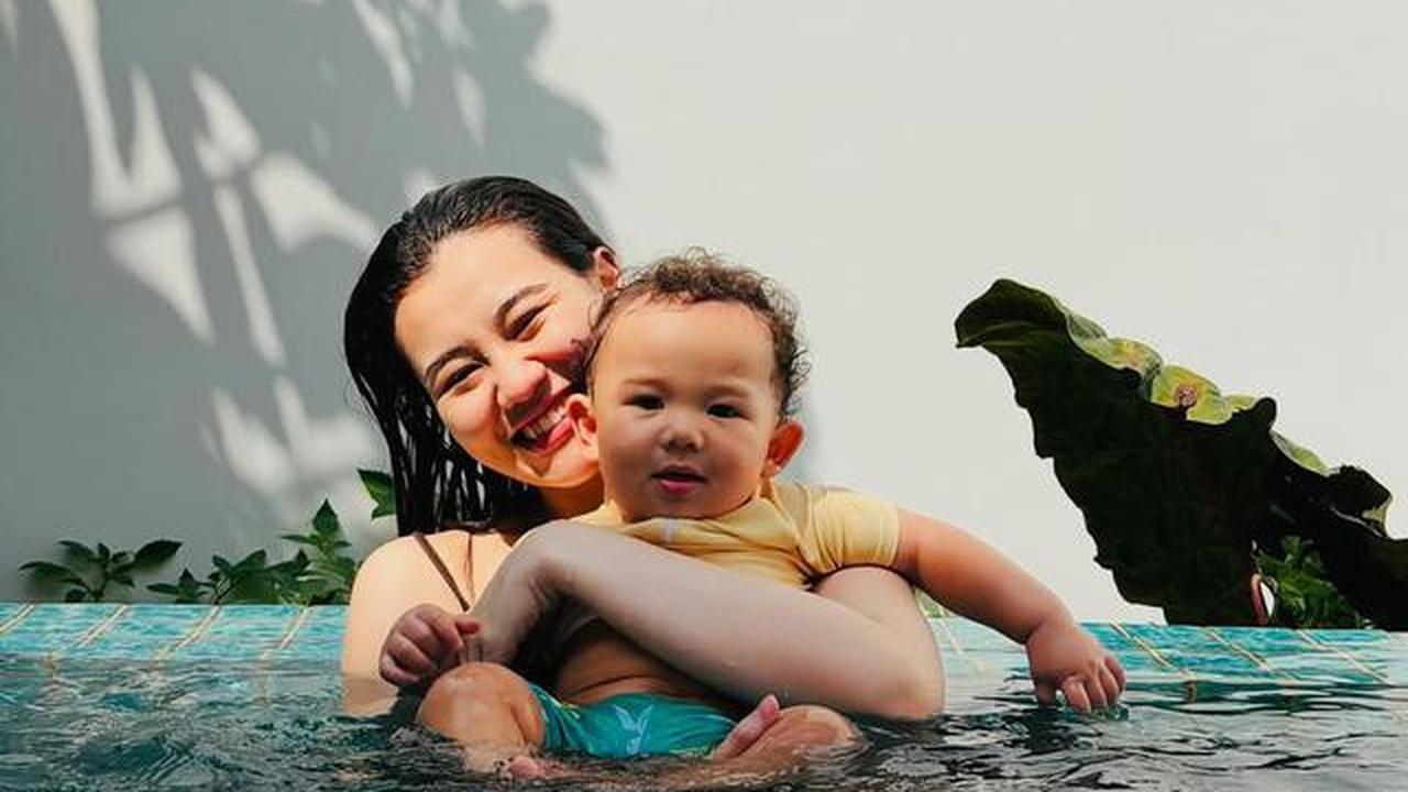 7 Potret Kolam Renang di Rumah Aaliyah Massaid dan Thariq Halilintar, Desainnya Cocok untuk Keluarga Kecil Modern