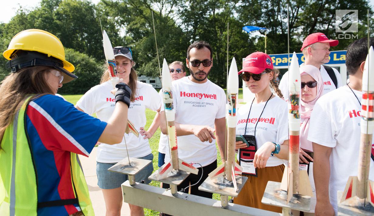 Guru dari Indonesia mengikuti pelatihan di bidang Sains, Teknologi,Teknik, dan Matematika (STEM) di Huntsville, Alabama, Amerika Serikat pada 21-15 Juni 2018. Mereka bergabung dengan 35 negara dan 45 negara bagian Amerika.  (Liputan6.com/HO/ Honeywell)