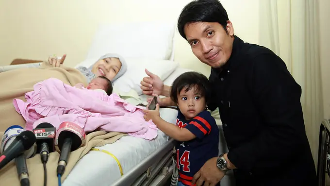 [Bintang] Natasha Rizki dan Desta