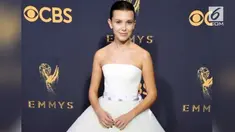 Tahun ini gaya rambut 'basah' terlihat mencuri perhatian di Emmy Awards 2017. Beberapa selebriti terlihat menggunakan gaya rambut tersebut.