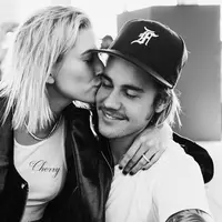 Keduanya sendiri masih belum mengumumkan kapan pernikahan mereka akan dilangsungkan. (instagram/justinbieber)