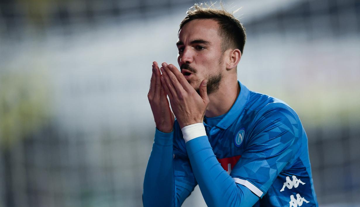 6. Fabian Ruiz (50 juta euro) - Fabian Ruiz didatangkan Napoli dari Real Betis dengan harga 30 juta euro pada 2018. Berkat penampilan apik dan konsistennya, gelandang berusia 24 tahun ini memiliki harga pasar mencapai 50 juta euro saat ini. (AFP/Marco Bertorello)\